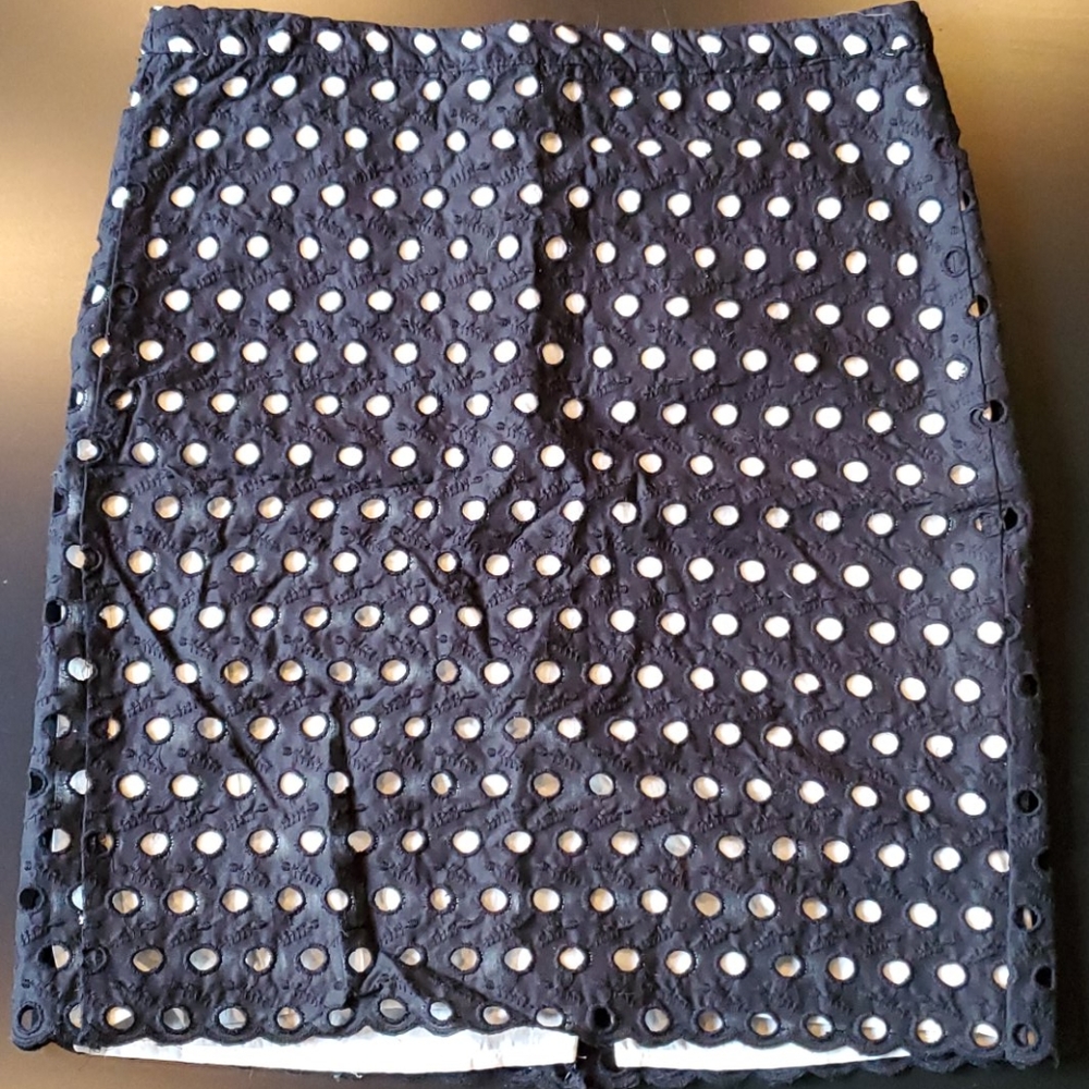 Black and White Islet Loft Skirt.